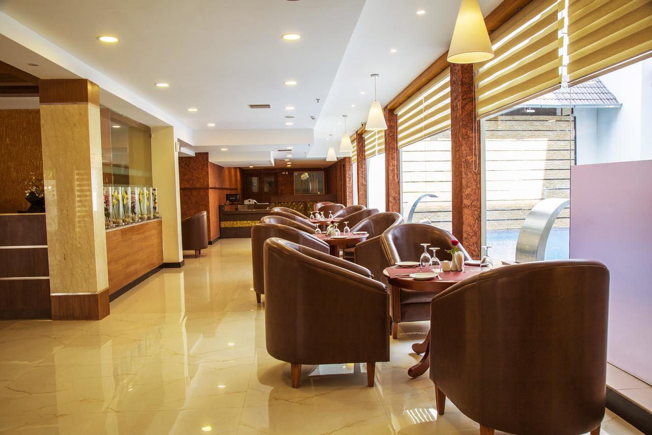 Hill Palace Hotel & Spa Коччи Экстерьер фото